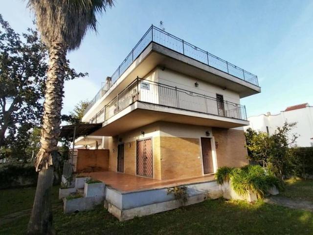 Villa Indipendente in vendita a Terracina, Lazio