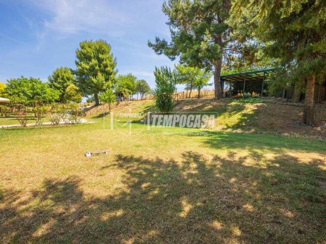 Villa Indipendente in vendita a Cesano, Marche