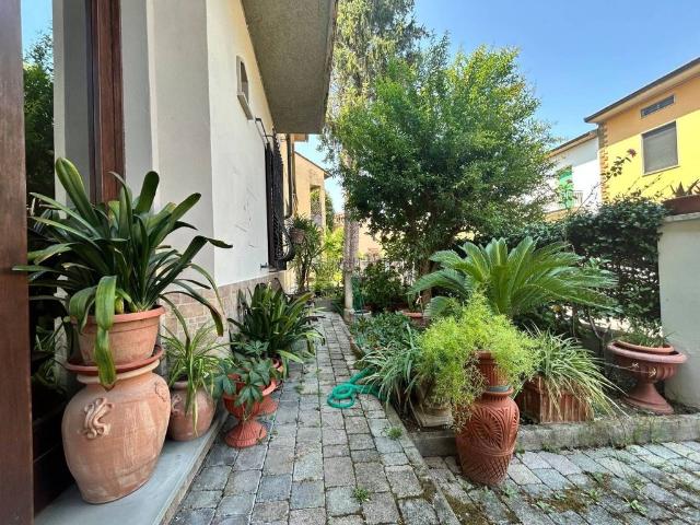 Villa Indipendente in vendita a Fornello, Campi Bisenzio