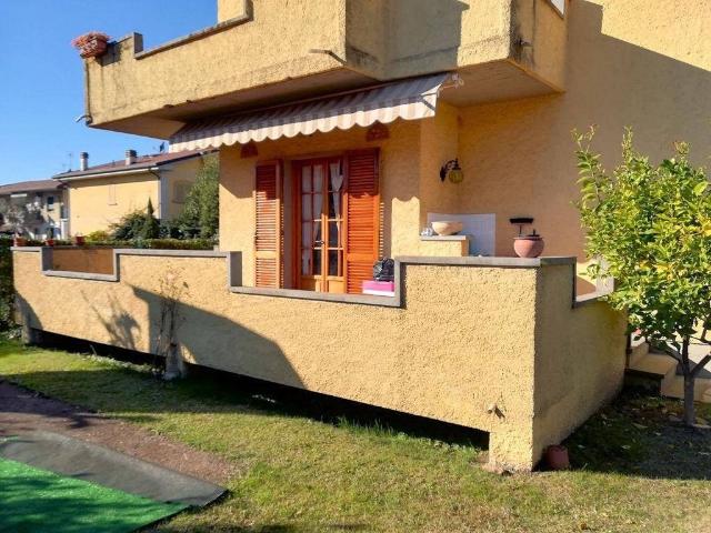 Villa Indipendente in vendita a Marina di Massa, Marina Di Massa