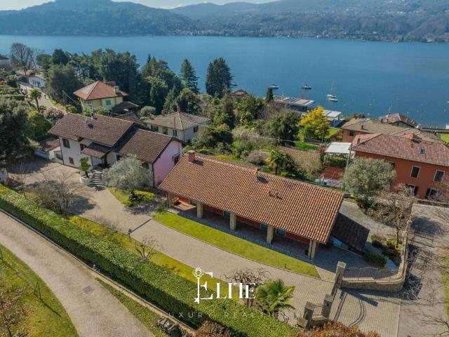 Villa Indipendente in vendita a Ranco, Lombardia