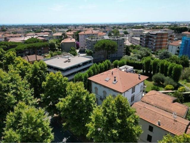 Villa Indipendente in vendita a Rinchiostra, Marina Di Massa
