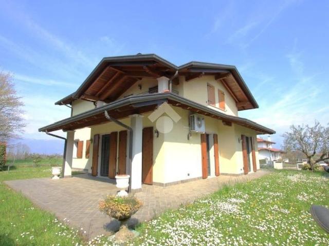Villa Indipendente in vendita a Garbagnate Monastero, Lombardia