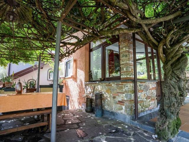 Villa Indipendente in vendita a Montemagno, Camaiore