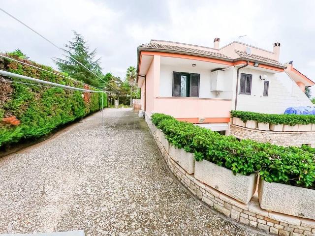 Villa Indipendente in vendita a Puglia, Lecce