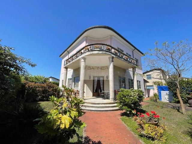 Villa Indipendente in vendita a Camaiore, Toscana
