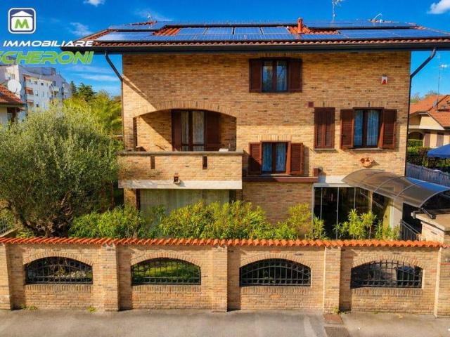 Villa Indipendente in vendita a Zona Omogenea Milano Nord, Paderno Dugnano