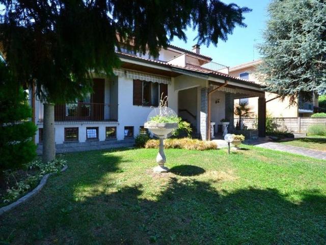 Villa Indipendente in vendita a Vittuone, Lombardia