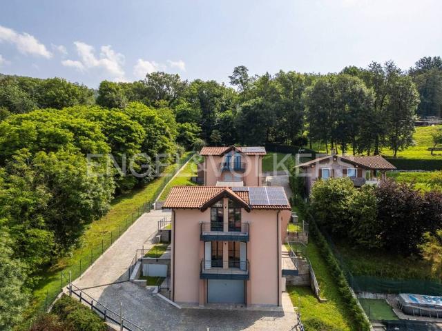 Villa Indipendente in vendita a Comunità Montana Valli del Verbano, Gavirate