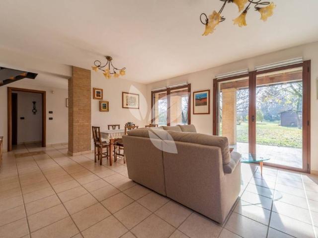 Villa Indipendente in vendita a Montechiarugolo, Reggio Emilia