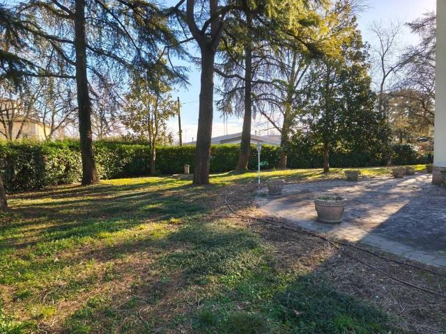 Villa Indipendente in vendita a Lubiana, Sorbolo