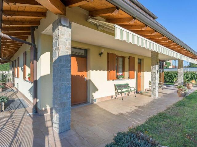 Villa Indipendente in vendita a Novate Brianza, Merate