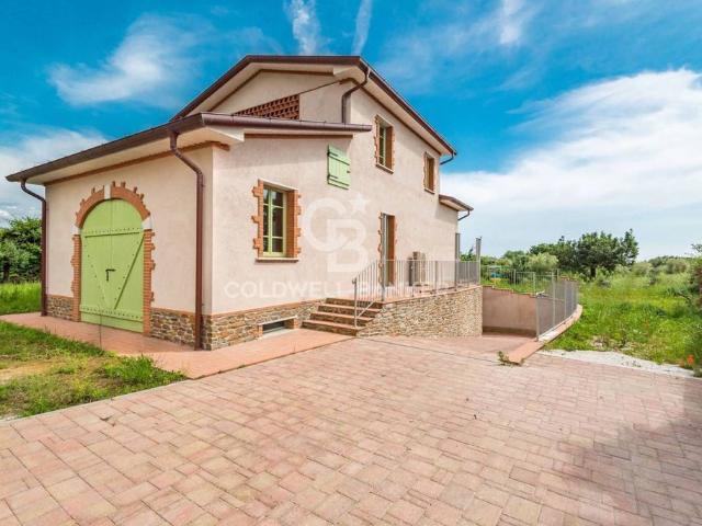 Villa Indipendente in vendita a Tonfano, Toscana