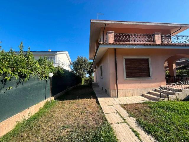 Villa Indipendente in vendita a Primavera, Roma Capitale