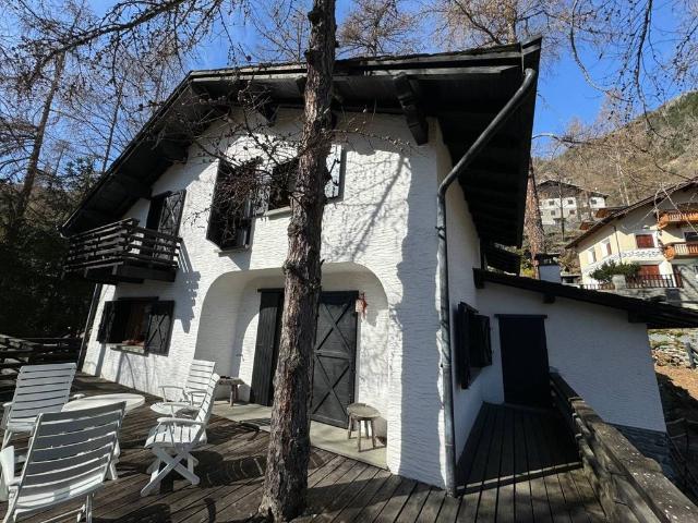 Villa Indipendente in vendita a Chiesa In Valmalenco, Lombardia