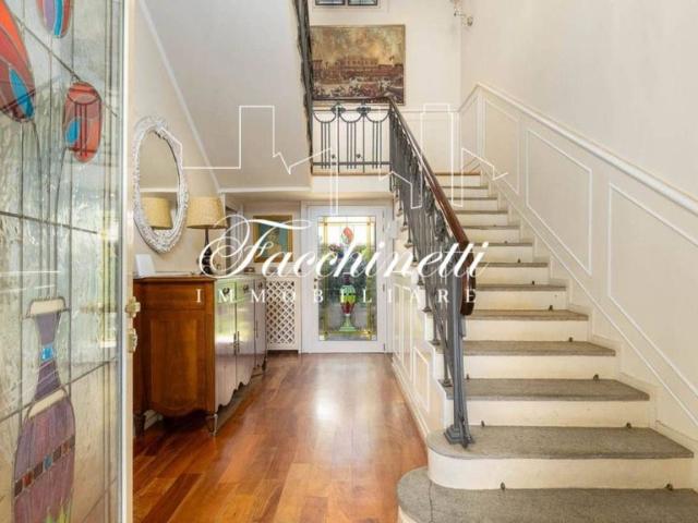 Villa Indipendente in vendita a Centro, Gallarate