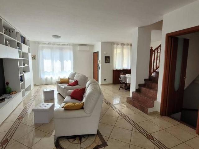 Villa Indipendente in vendita a Rovido, Buccinasco