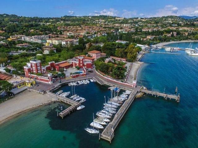 Villa Indipendente in vendita a Padenghe Sul Garda, Lombardia
