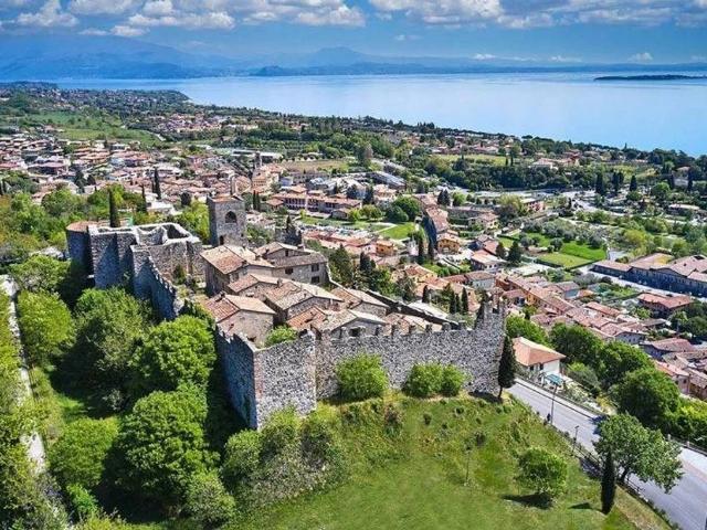 Villa Indipendente in vendita a Padenghe Sul Garda, Lombardia