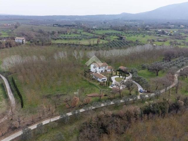 Villa Indipendente in vendita a Vitorchiano, Lazio