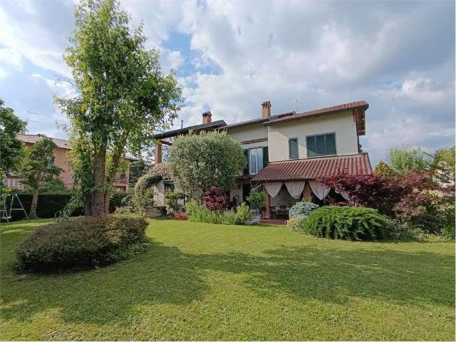 Villa Indipendente in vendita a Paderno D'adda, Lombardia