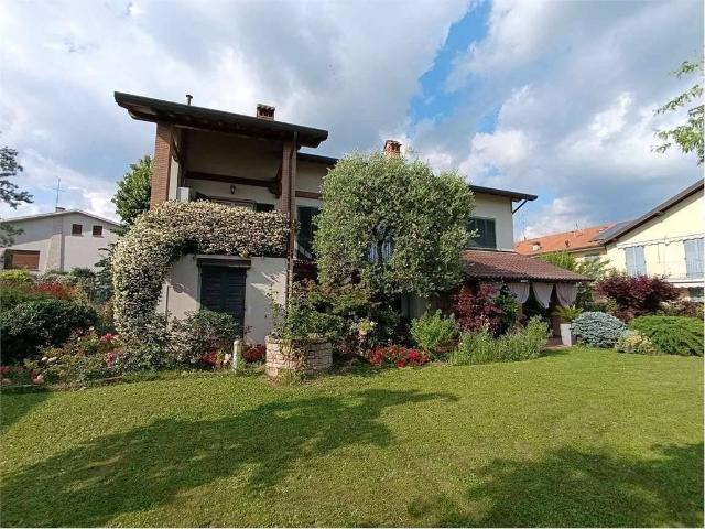Villa Indipendente in vendita a Paderno D'adda, Lombardia