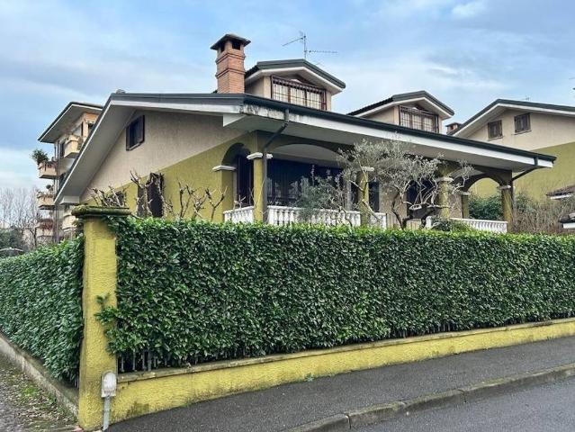 Villa Indipendente in vendita a Robarello, Buccinasco