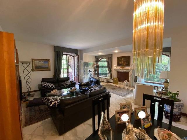 Villa Indipendente in vendita a Marina di Carrara, Carrara