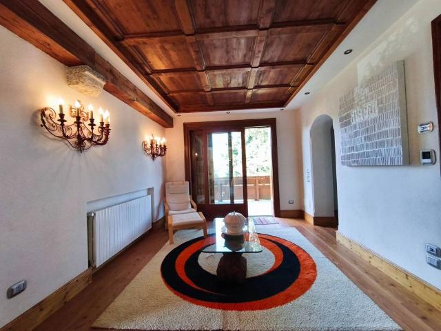 Villa Indipendente in vendita a Canove Di Roana, Veneto