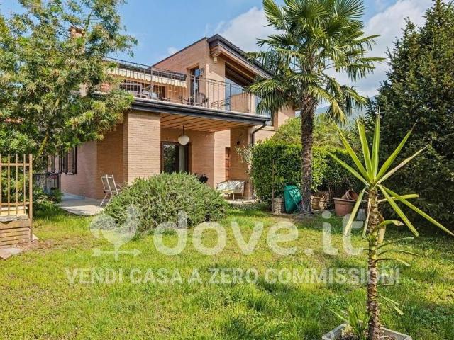 Villa Indipendente in vendita a Comunità Montana Valli del Verbano, Gavirate