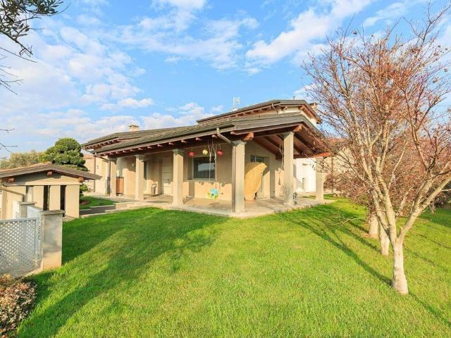 Villa Indipendente in vendita a Carpaneto Piacentino, Reggio Emilia