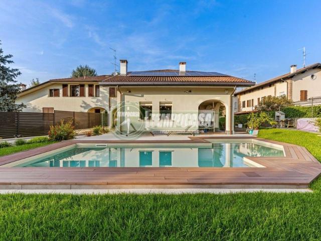 Villa Indipendente in vendita a Oreno, Vimercate