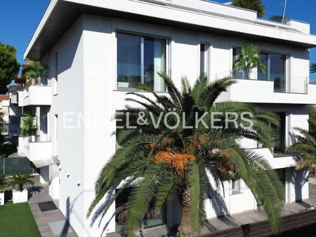 Villa Indipendente in vendita a Rimini, Reggio Emilia