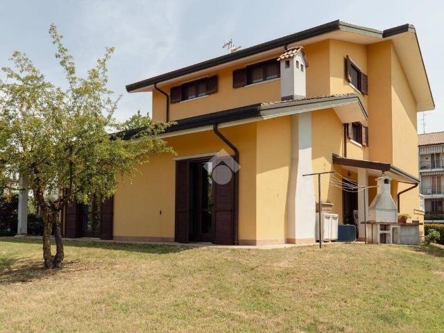 Villa Indipendente in vendita a Pantigliate, Lombardia