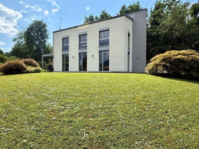 Villa Indipendente in vendita a Vaccarezza Nuova, Brivio