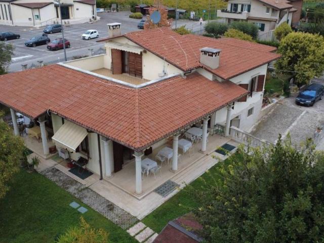 Villa Indipendente in vendita a Bussolengo, Veneto