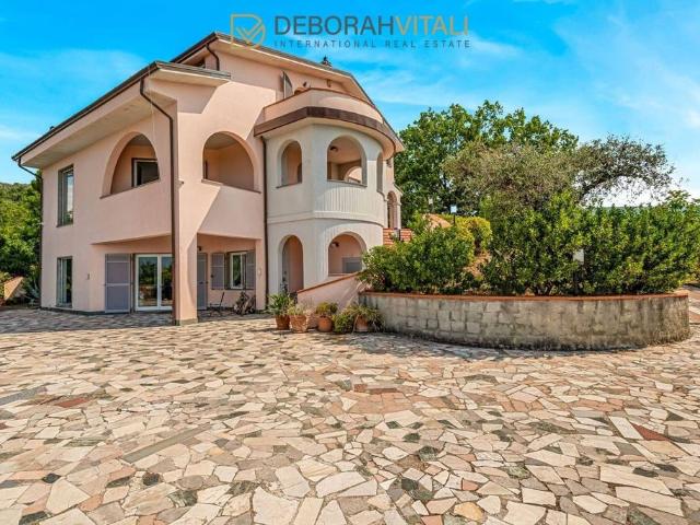 Villa Indipendente in vendita a Santo Stefano Di Magra, Liguria