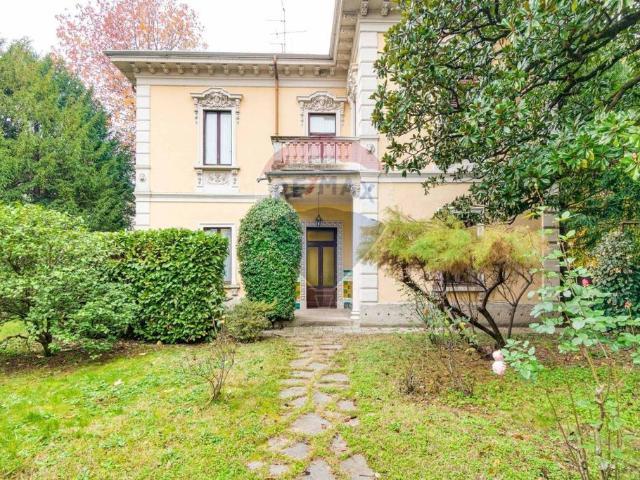 Villa Indipendente in vendita a Busto Arsizio, Lombardia