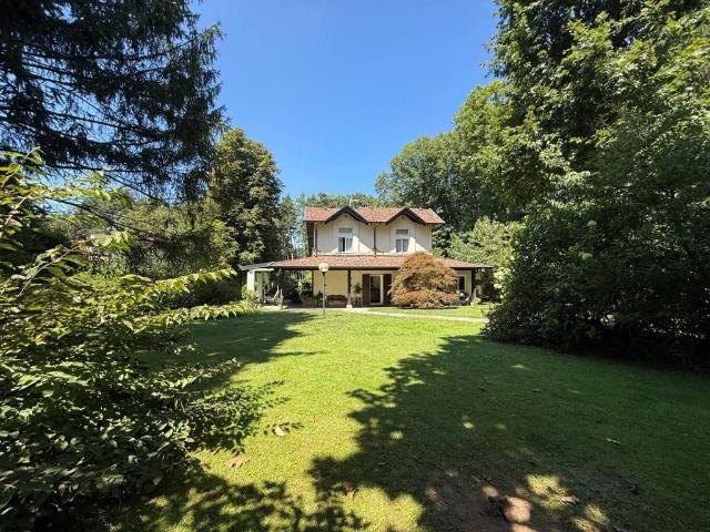 Villa Indipendente in vendita a Cantù, Lombardia