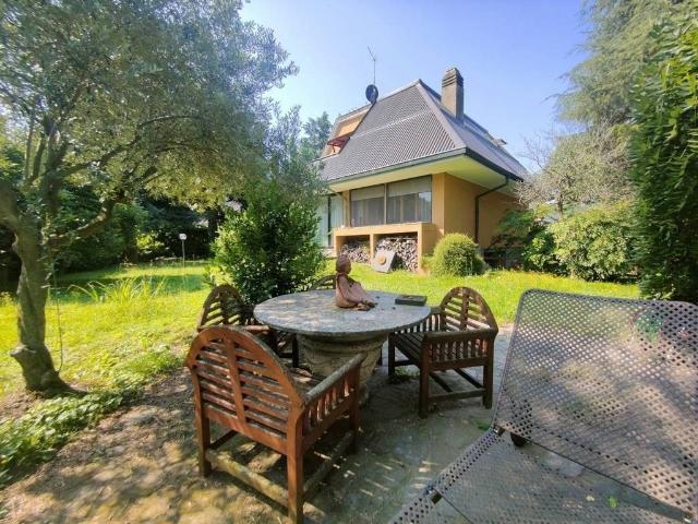 Villa Indipendente in vendita a Brugherio, Moncucco