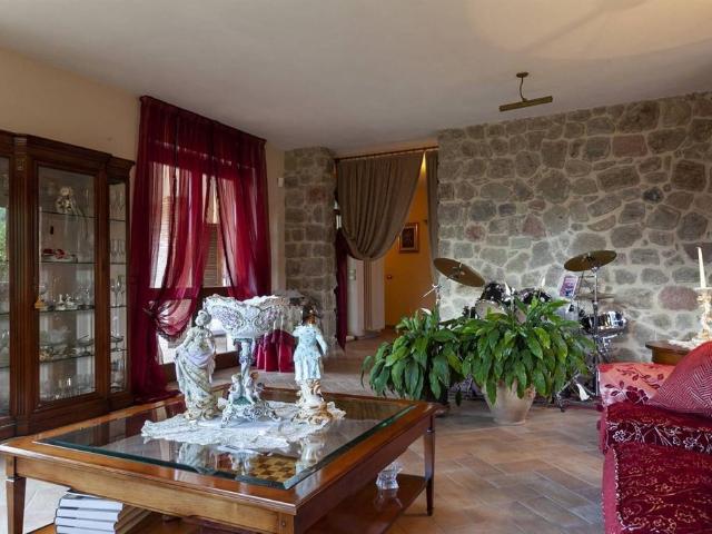 Villa Indipendente in vendita a Piancastagnaio, Toscana
