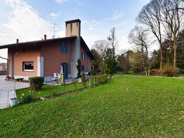 Villa Indipendente in vendita a Passirano, Carnate