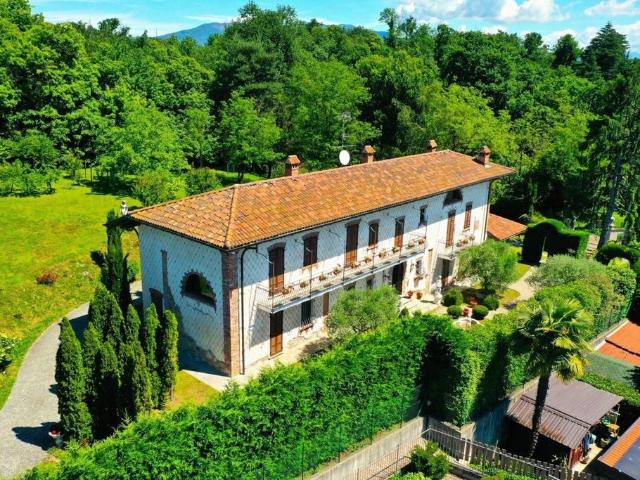 Villa Indipendente in vendita a Comabbio, Lombardia