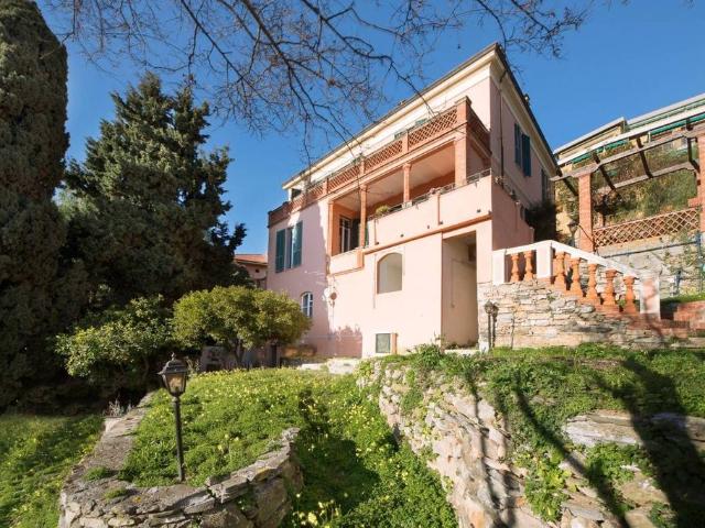 Villa Indipendente in vendita a Moglio, Alassio