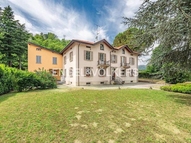 Villa Indipendente in affitto a Anzano Del Parco, Lombardia