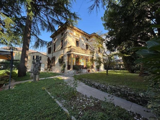 Villa Indipendente in vendita a Nord-Ovest, Brenzone