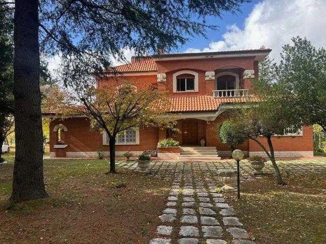 Villa Indipendente in vendita a Gualdo Tadino, Umbria