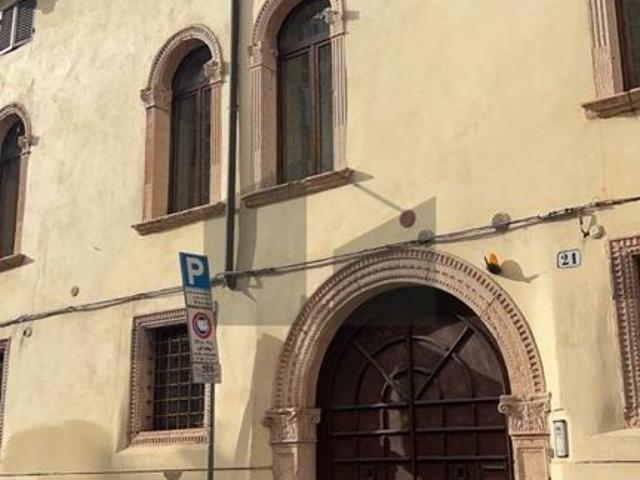 Villa Indipendente in vendita a Centro storico, Brenzone