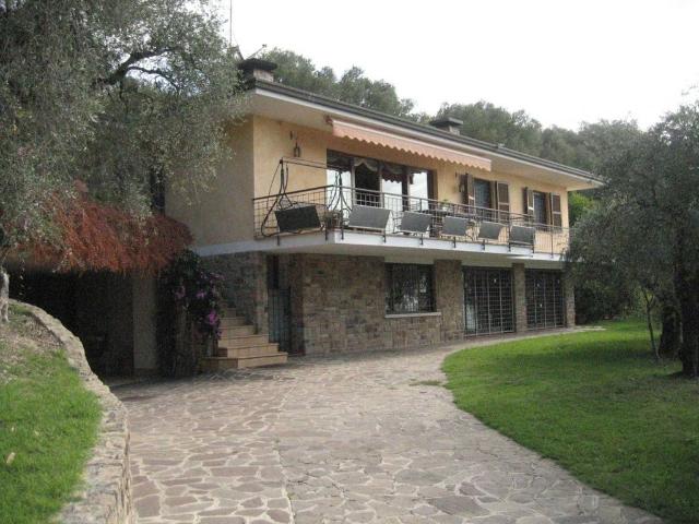 Villa Indipendente in vendita a Comunità Montana Parco Alto Garda bresciano, Gardone Riviera
