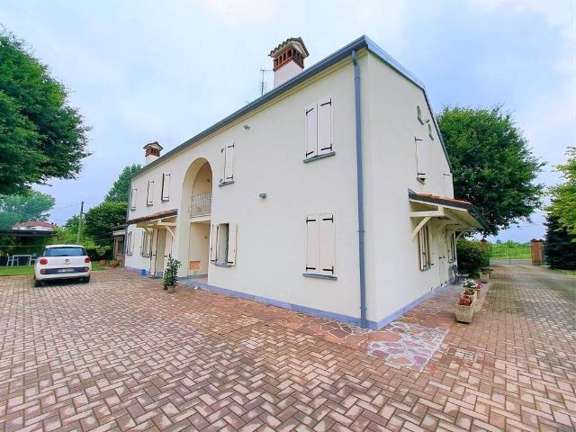 Villa Indipendente in vendita a Bassa Reggiana, Re